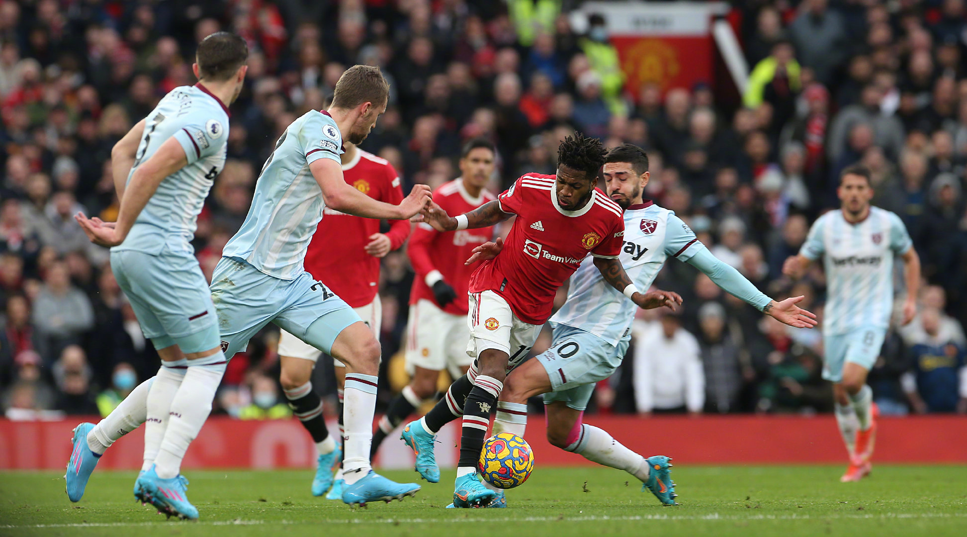 乒乓球——WTT球星挑战赛多哈站：向鹏晋级.